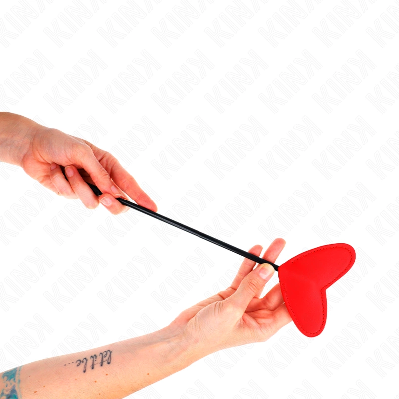 KINK Red širdies formos irklas 33x10 cm - dirbtinės odos smūginis aksesuaras