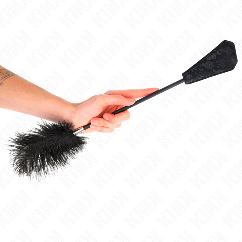KINK Stručio plunksnų pakutenimo lazdelė su nėrinių rankena 56 cm - Black Elegance