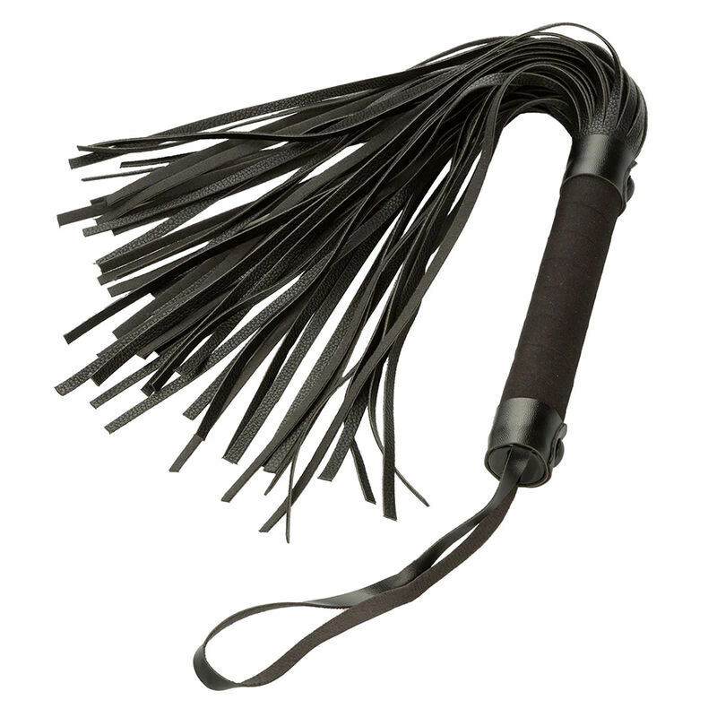 CalExotics Nocturnal Leather Flogger Black – tiksli rankena ir minkšti dirželiai