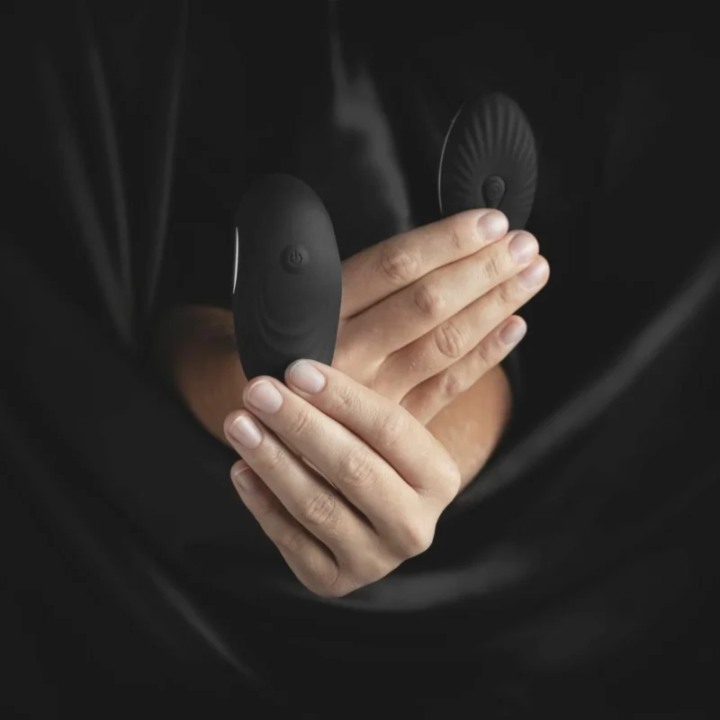 Sway Vibes No. 3 Black – nešiojama silikoninė nuotoliniu būdu valdoma sistema S-L